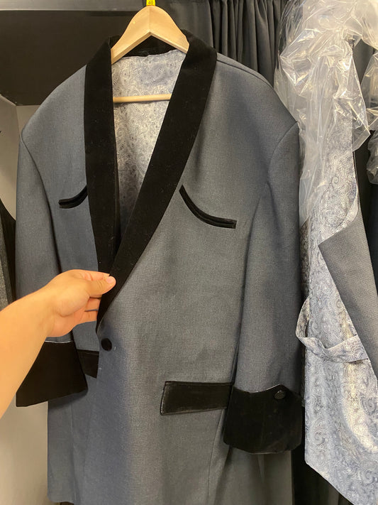 Grey texture fabric with black velvet roll collar. 3 piece suit 52 chest - Waist size 44 Sale