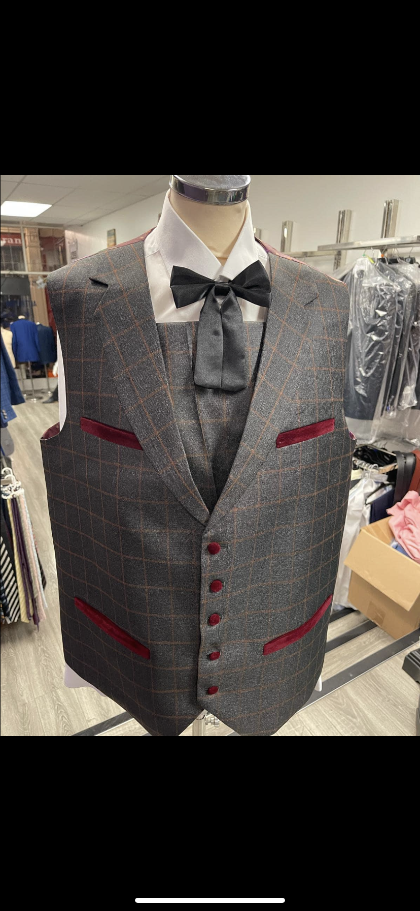 3 piece suit. Brown / grey check chest size 46. Waist size 42